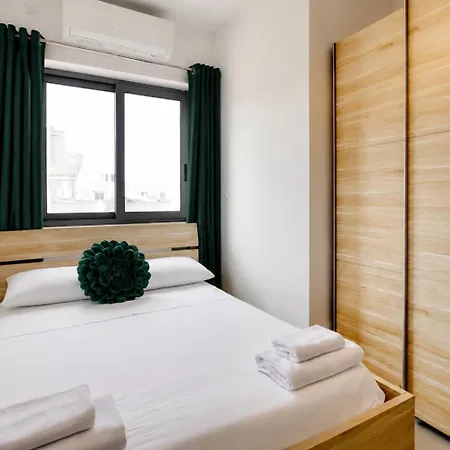 2br Penthouse With Private Terrace & Bbq Near Balluta Bay 公寓