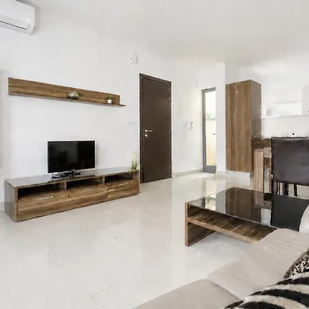 2br Penthouse With Private Terrace & Bbq Near Balluta Bay 斯利马