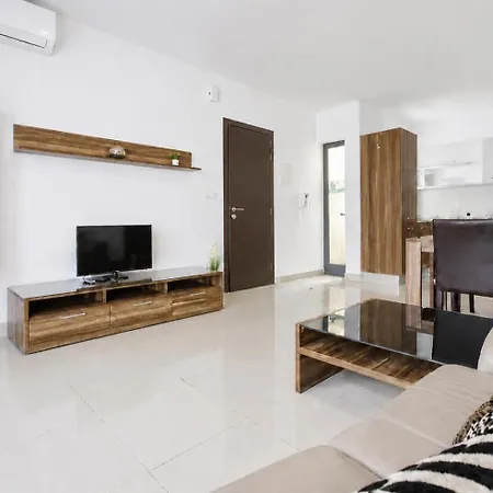 Apartmán 2br Penthouse With Private Terrace & Bbq Near Balluta Bay *