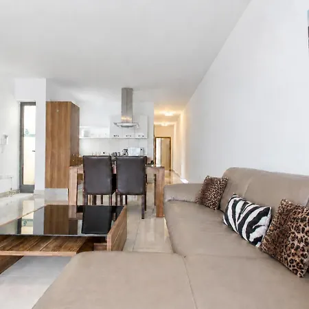 2br Penthouse With Private Terrace & Bbq Near Balluta Bay *