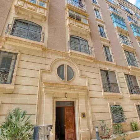 2br Penthouse With Private Terrace & Bbq Near Balluta Bay